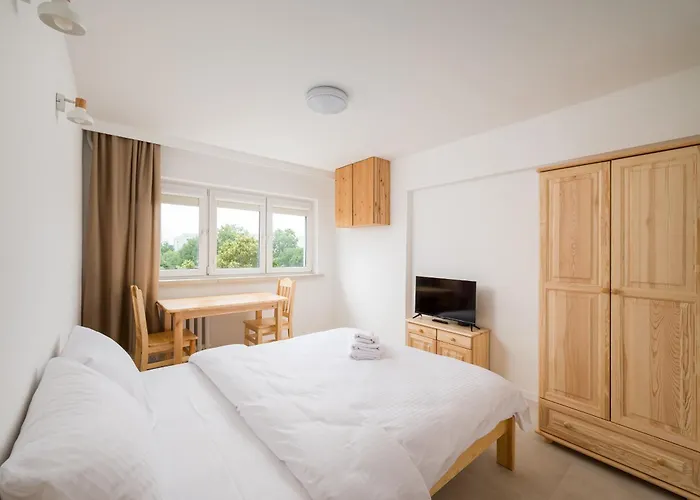 Na Sadach Wooden By Bookinghost