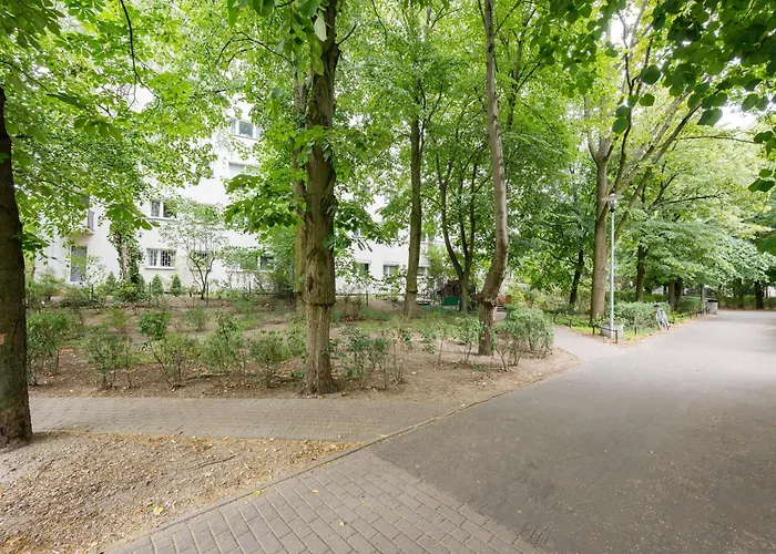 Na Sadach Wooden By Bookinghost